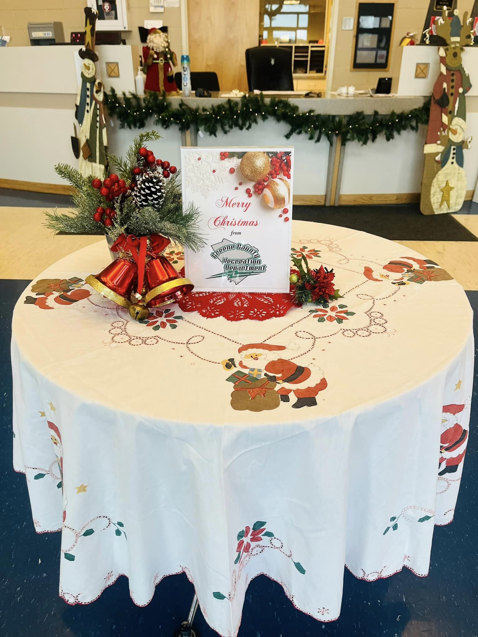 Table decorated for Christmas. 